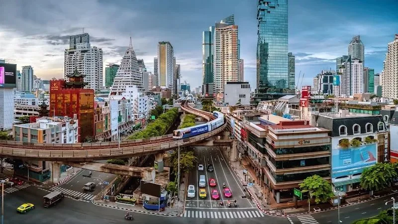 Return Flights Gatwick to Bangkok (21-29 September) Air China with 23kg Luggage, 8hr Stop Beijing